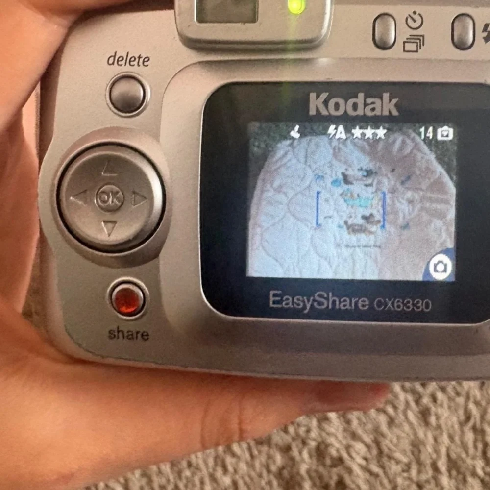 Kodak EasyShare CX6330 Compact Silver Point-and-Shoot Camera